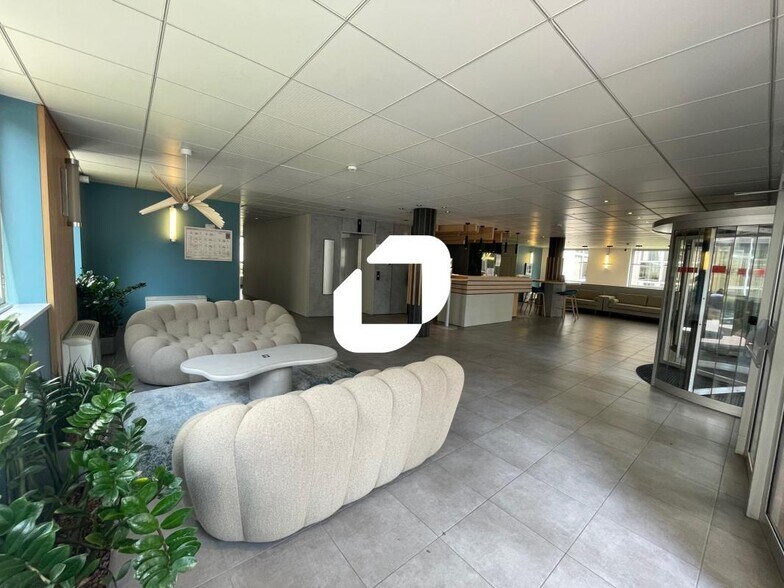 2 Rue Maurice Hartmann, Issy-les-Moulineaux to rent - Interior Photo - Image 3 of 32