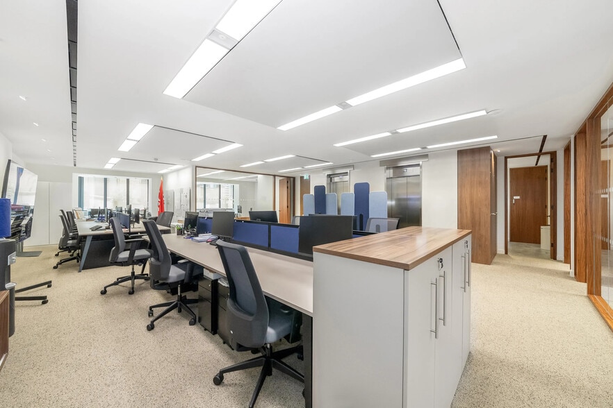 25-26 Bury St, London to rent - Building Photo - Image 3 of 40