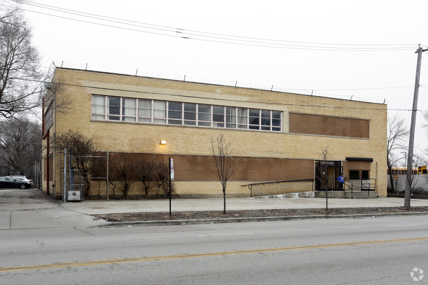 4105 W Chicago Ave, Chicago, IL for rent - Primary Photo - Image 1 of 2