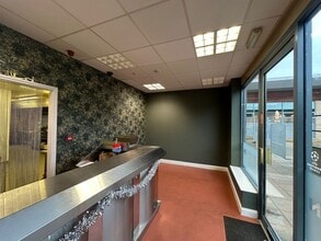 Berry Hl, Mansfield to rent Interior Photo- Image 1 of 4