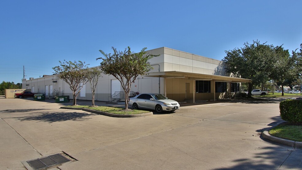 10780-10798 Kempwood Dr, Houston, TX for rent - Building Photo - Image 3 of 5