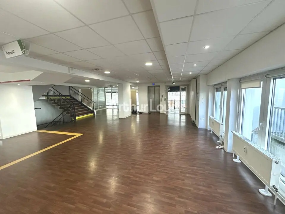 Vente Bureaux 838 m² - Photo 1