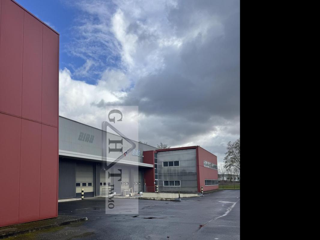 Industrial in Serris to rent Building Photo- Image 1 of 3