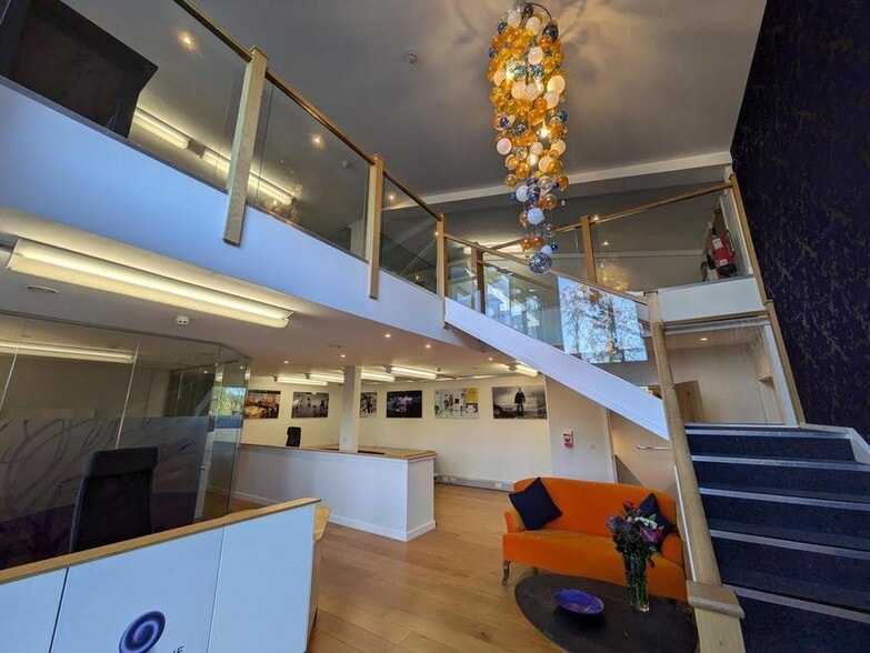 Douglas Dr, Godalming to rent - Building Photo - Image 2 of 9