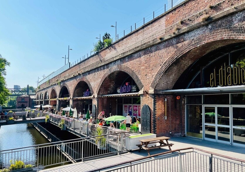 Whitworth St, Manchester to rent - Building Photo - Image 3 of 7