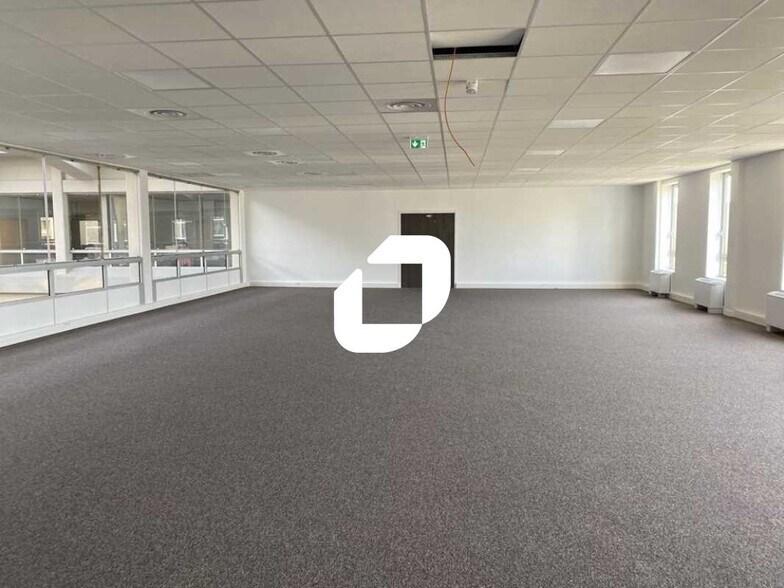 Office in Cergy to rent - Building Photo - Image 1 of 10