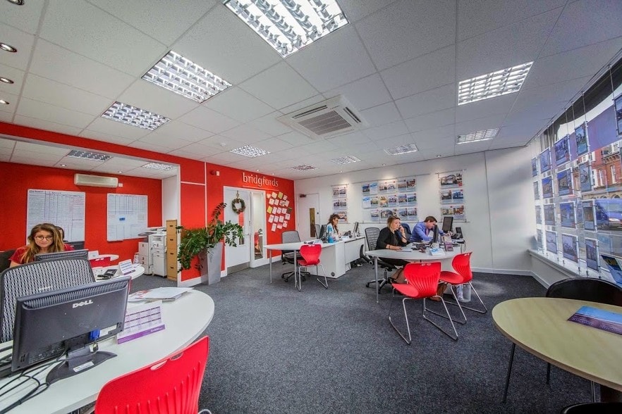 57 Park Vw, Whitley Bay for sale - Interior Photo - Image 2 of 7