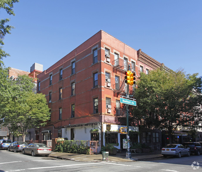 124 Bedford Ave, Brooklyn, NY for sale - Primary Photo - Image 1 of 14