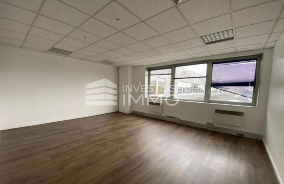 Office in Mitry Mory to rent - Building Photo - Image 3 of 4