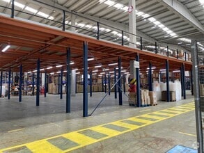 Calle Tesoro, 1, Cabanillas del Campo, Guadalajara to rent Interior Photo- Image 2 of 3