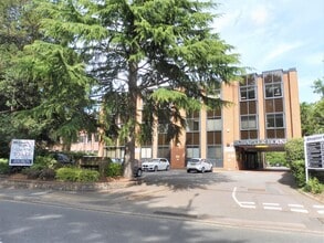 33 London Rd, Reigate to rent Building Photo- Image 1 of 1