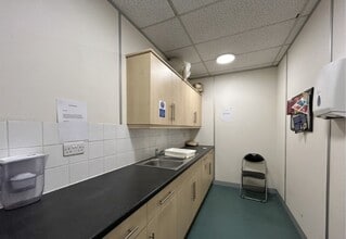 1 High St, Taunton to rent Interior Photo- Image 2 of 9