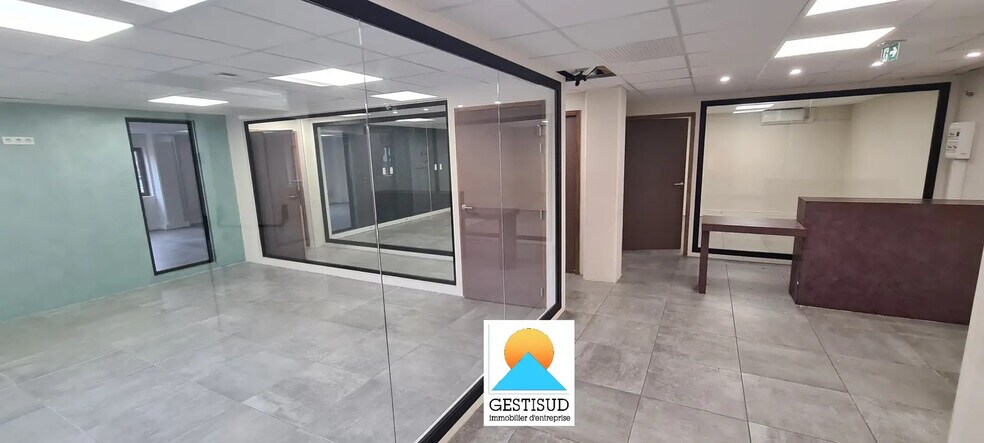 Office in Aubagne to rent - Interior Photo - Image 1 of 4
