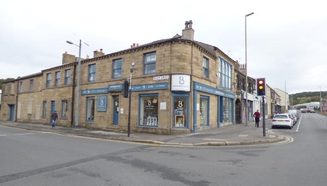 91 Wakefield Rd, Huddersfield for sale - Primary Photo - Image 1 of 1