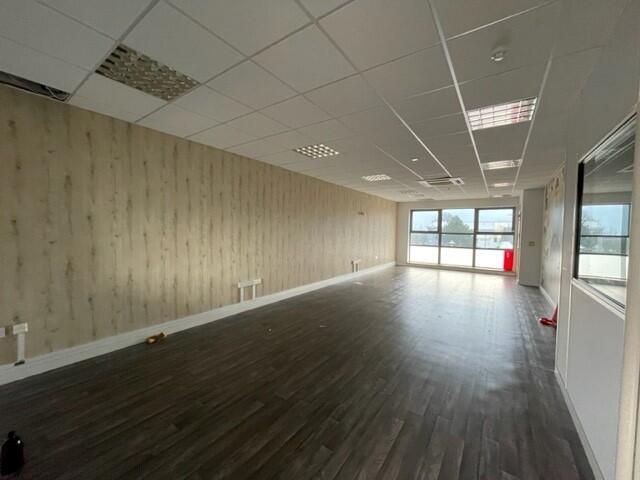 12 William Prance Rd, Plymouth to rent Interior Photo- Image 1 of 9