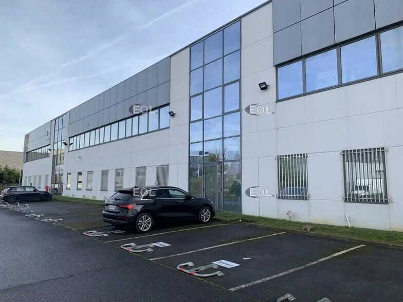 Light Industrial in Gennevilliers to rent - Building Photo - Image 2 of 10