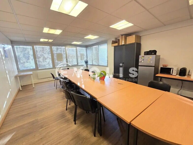 Office in Massy to rent - Interior Photo - Image 2 of 9