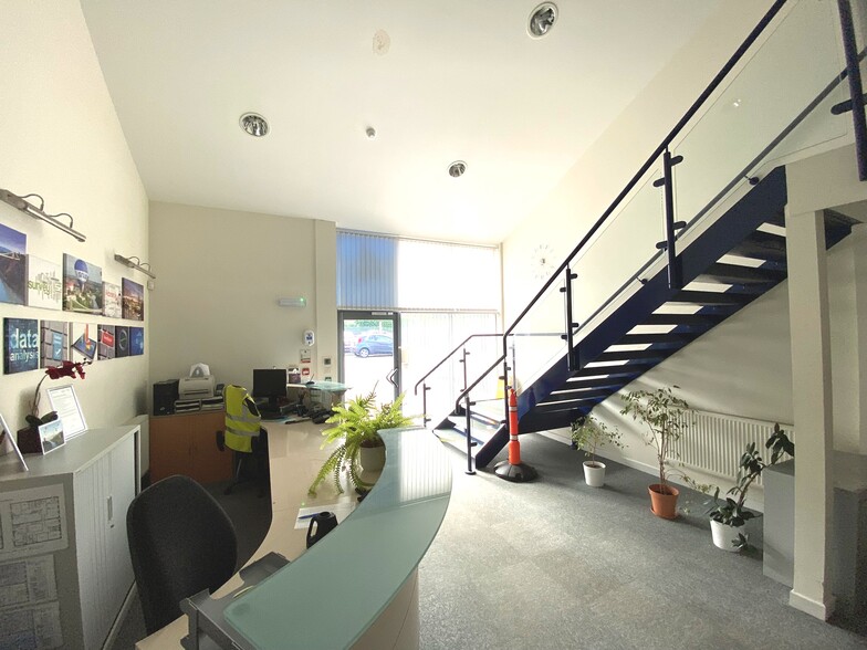 Cooper Rd, Thornbury for sale - Interior Photo - Image 2 of 2