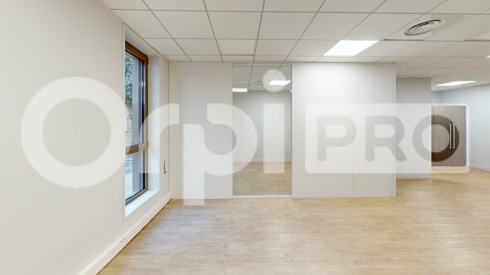 Office in Neuville-sur-Saône to rent - Interior Photo - Image 3 of 5