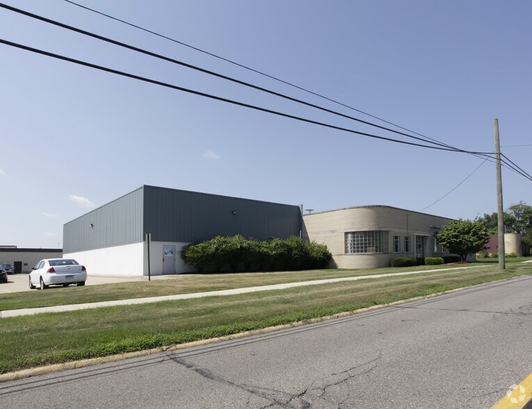 1100 Woodward Hts, Ferndale 48220 UK