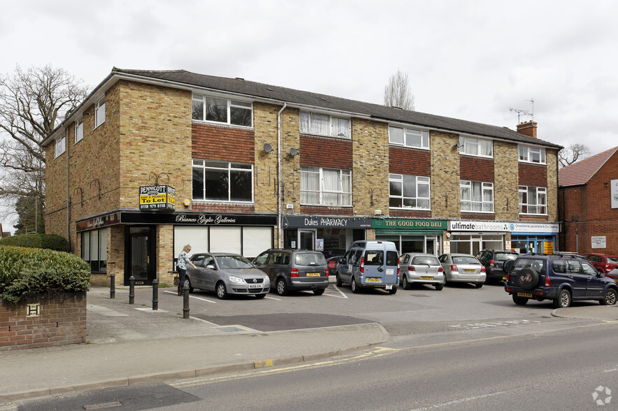 190-196 Dukes Ride, Crowthorne for rent - Primary Photo - Image 1 of 8