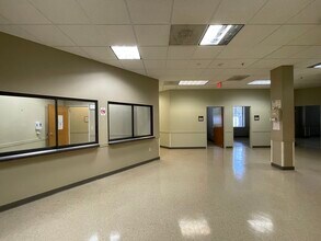 7701 Little Rd, New Port Richey, FL to rent Interior Photo- Image 1 of 9