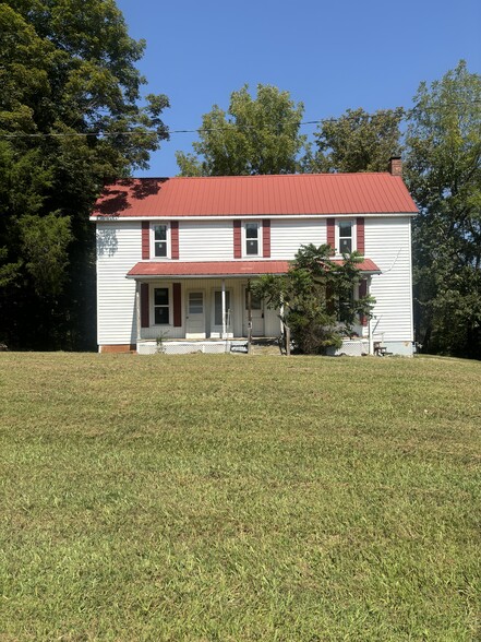 1046 Livingston Hwy, Byrdstown, TN for sale - Building Photo - Image 1 of 7