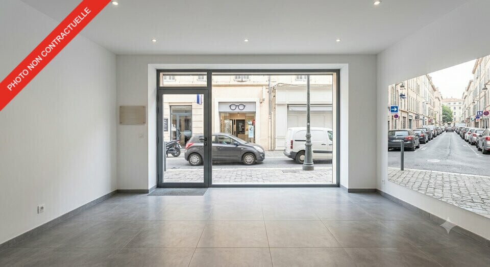 Retail in Marseille to rent - Interior Photo - Image 2 of 3