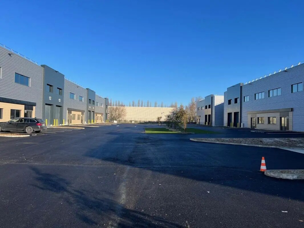 617 Rue Fourny, Buc to rent Building Photo- Image 1 of 10