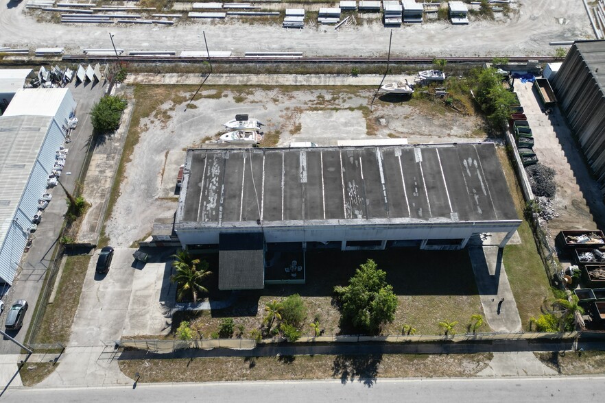 761 Wesley Ave, Tarpon Springs, FL for sale - Building Photo - Image 2 of 17