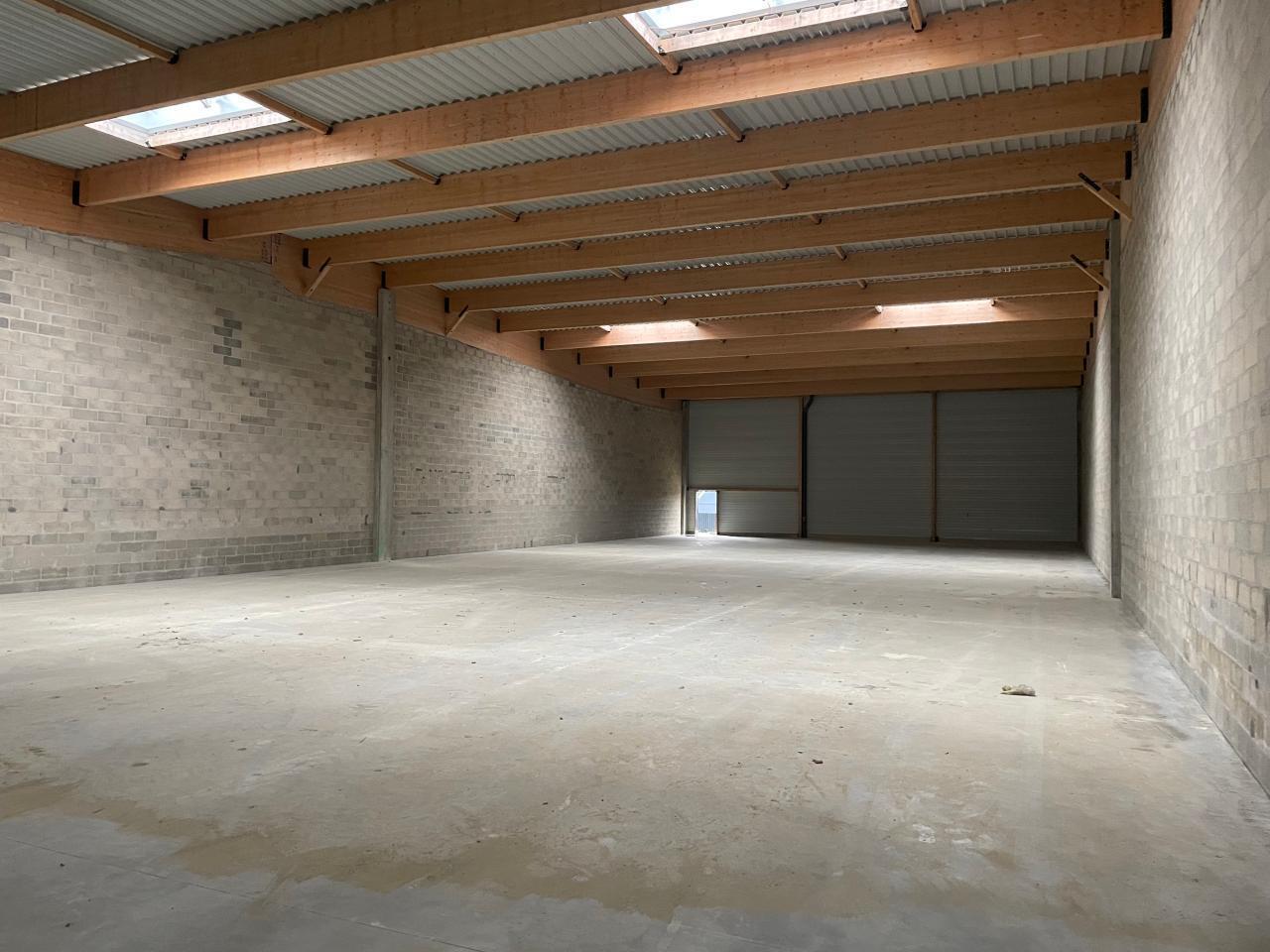 Light Industrial in Puiseux-en-France to rent Interior Photo- Image 1 of 5