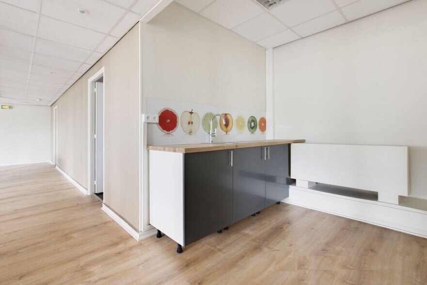 Office in Saint-Cloud to rent - Interior Photo - Image 3 of 5