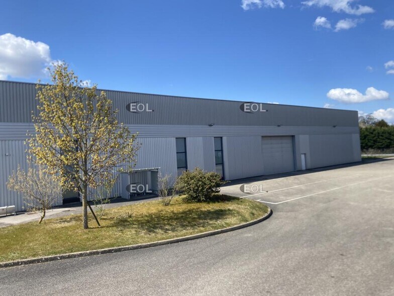 Industrial in Saint-Priest to rent - Building Photo - Image 2 of 14