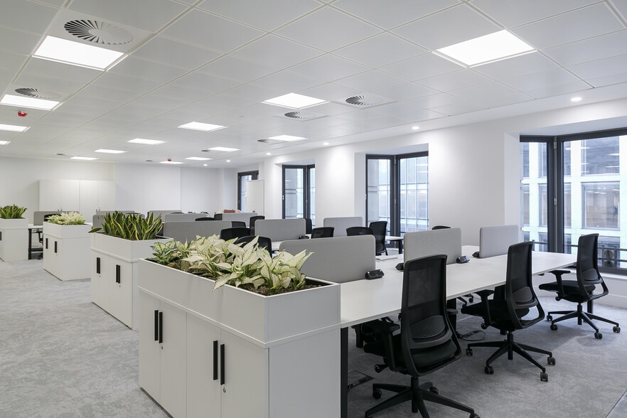 62 Cornhill, London to rent - Building Photo - Image 3 of 5