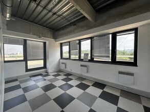 Office in Pantin to rent Interior Photo- Image 1 of 1