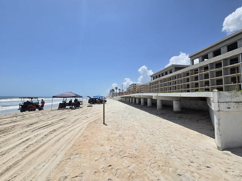 1012 N Atlantic Ave, Daytona Beach, FL for sale - Building Photo - Image 3 of 9