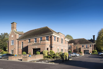 The Broadway, Amersham for rent Building Photo- Image 1 of 12