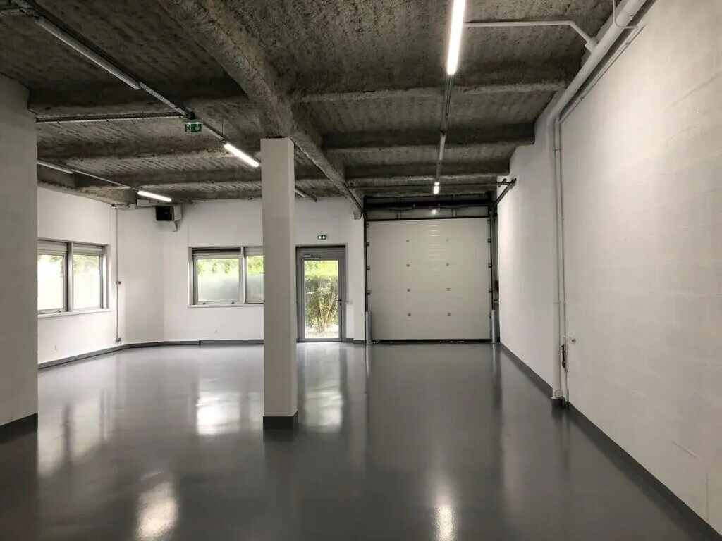 Location Bureaux 294 m² - Photo 1