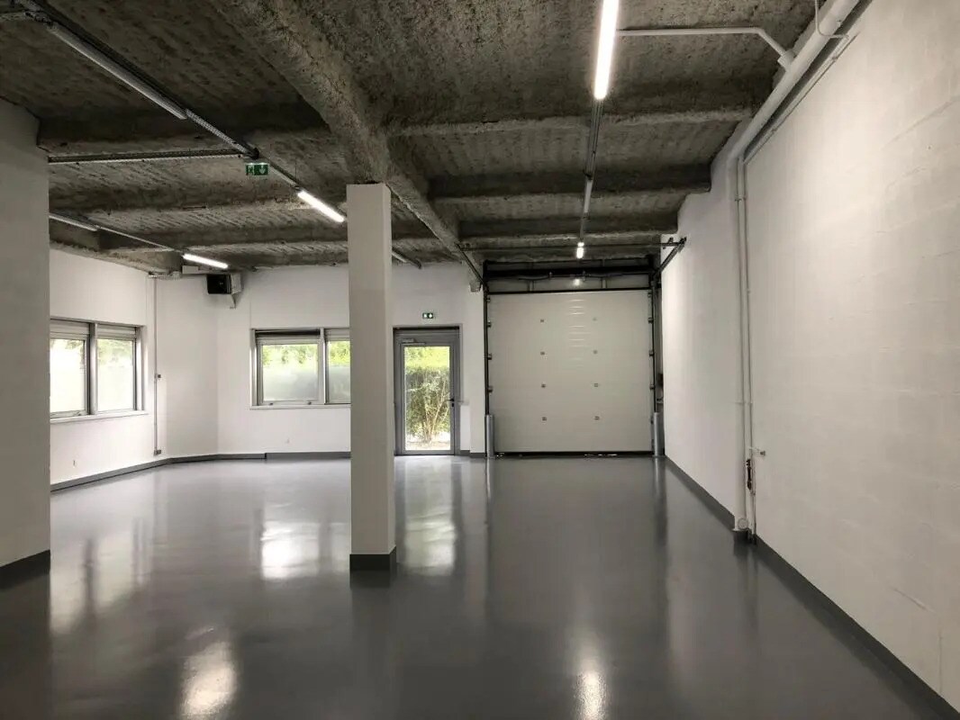 Office in Les Ulis to rent Interior Photo- Image 1 of 8