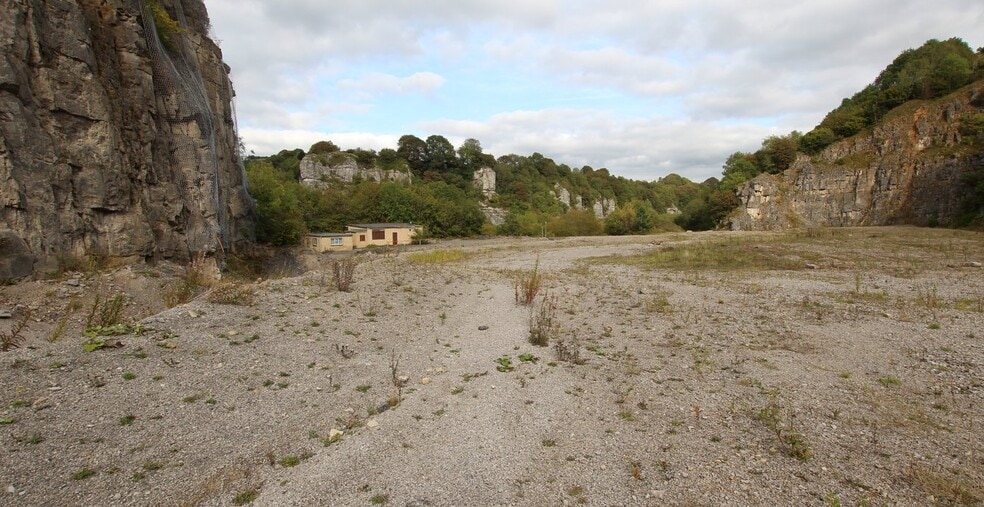 The Dale, Stoney Middleton for sale - Primary Photo - Image 1 of 1