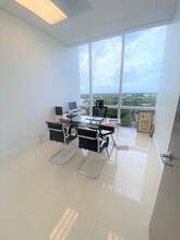 20200 W Dixie Hwy, Aventura, FL for rent Interior Photo- Image 1 of 4