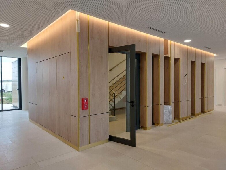 Office in Genas to rent - Building Photo - Image 3 of 8
