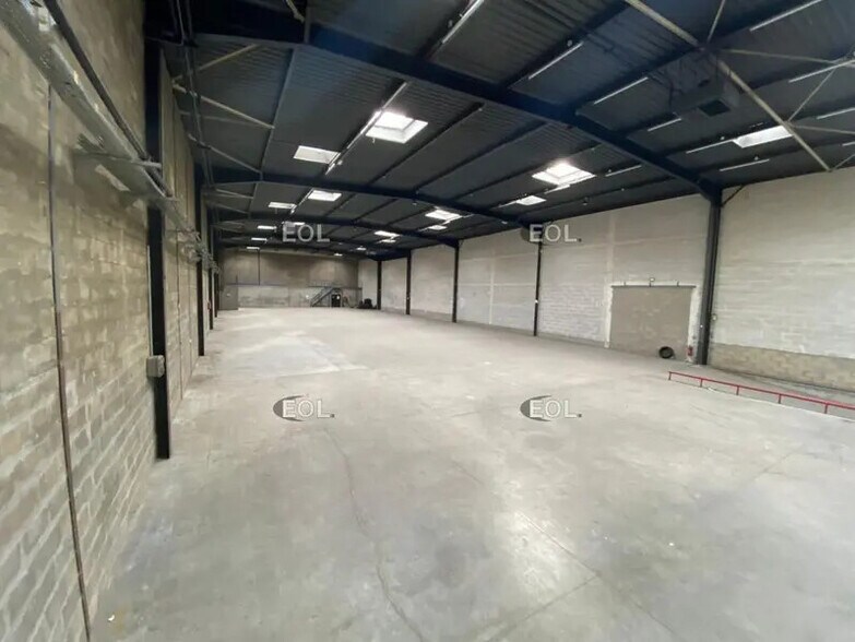 Industrial in Morangis to rent - Interior Photo - Image 2 of 6