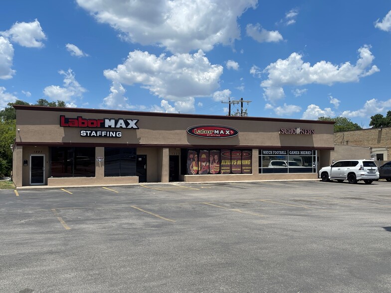 1321-1325 NE Loop 410, San Antonio, TX for sale - Building Photo - Image 1 of 3