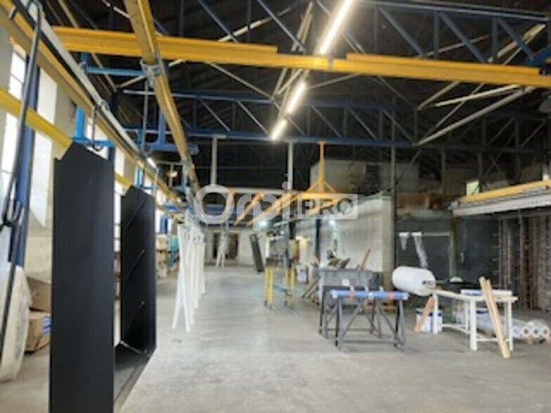 Light Industrial in Neuville-sur-Saône to rent - Interior Photo - Image 2 of 8
