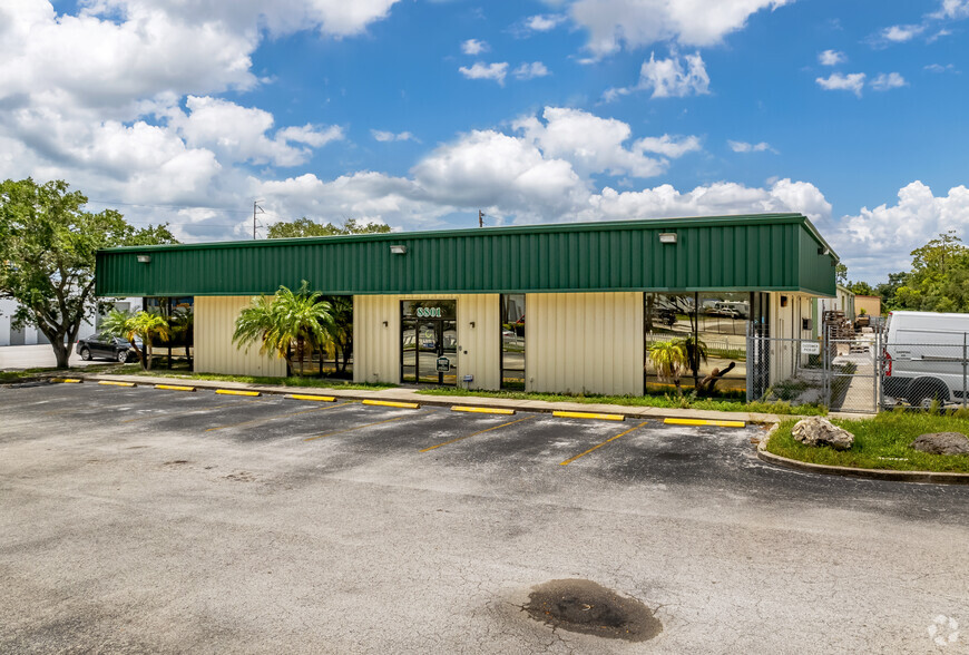 8801 Enterprise Blvd, Largo, FL for rent - Primary Photo - Image 1 of 9