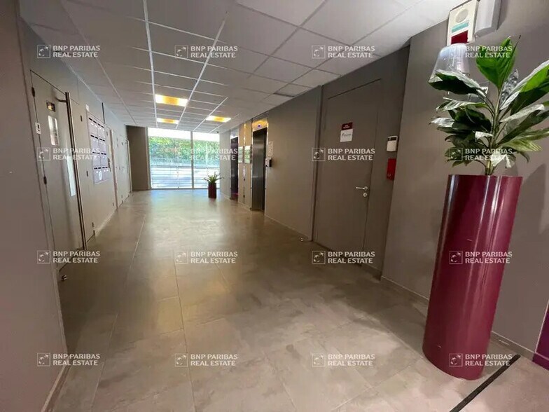 Office in Lyon for sale - Building Photo - Image 2 of 19