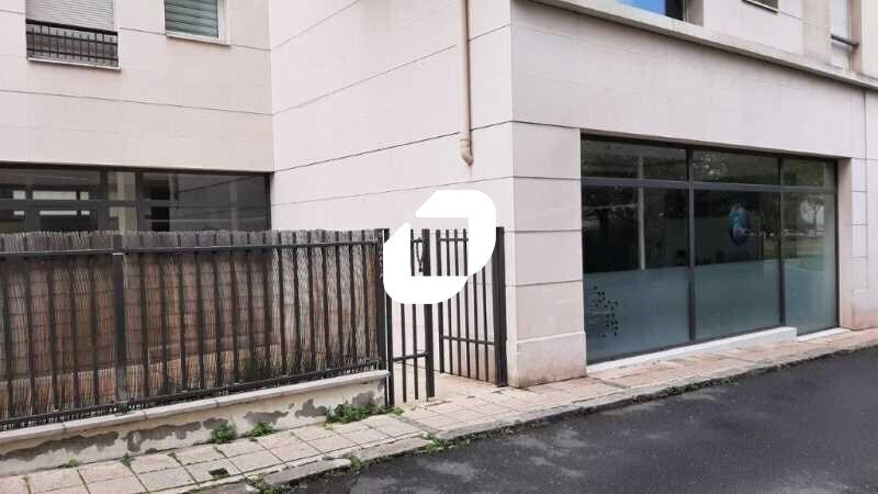 Office in Colombes to rent Building Photo- Image 1 of 13