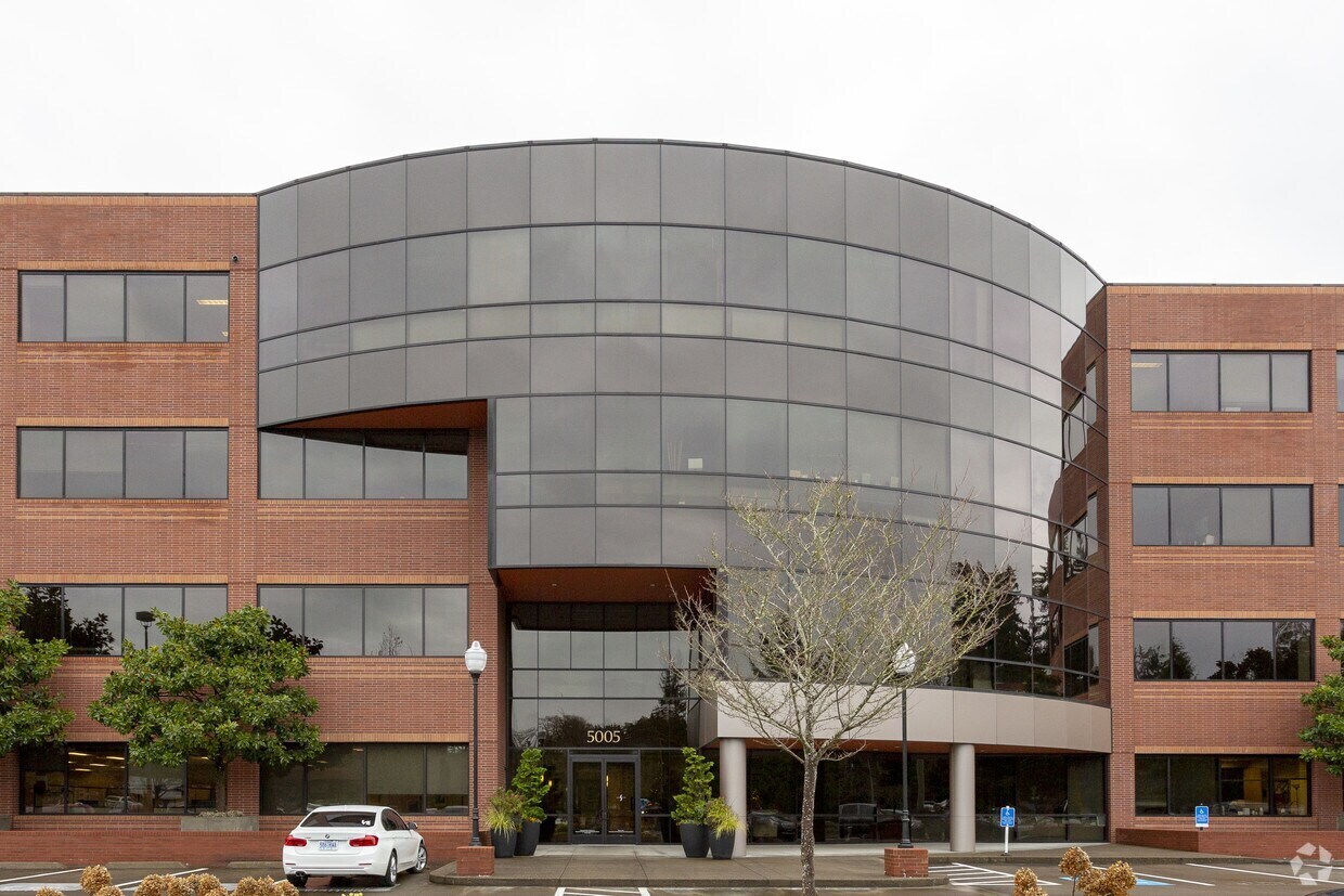 5005 Meadows Rd, Lake Oswego, OR to rent Building Photo- Image 1 of 5