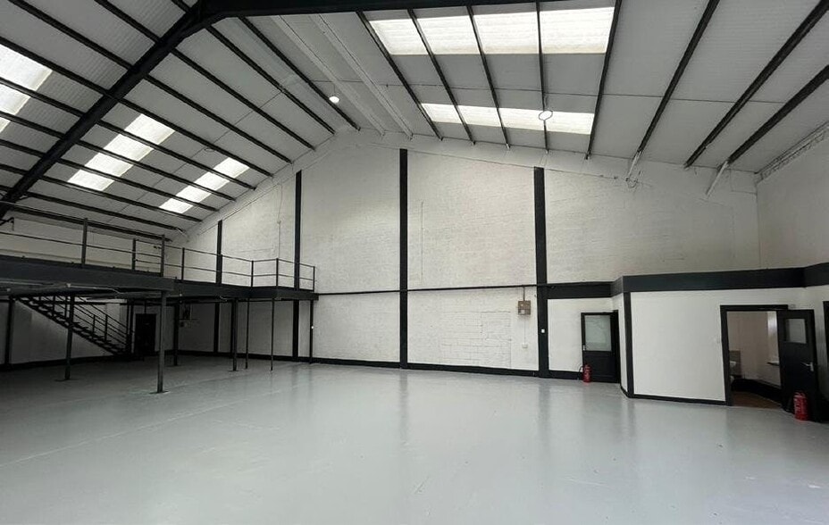 Leeds St, Wigan to rent - Building Photo - Image 3 of 5